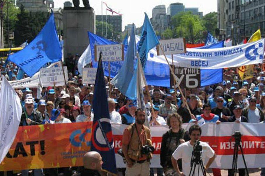 کارگران صربستان برای افزایش دستمزد تظاهرات کردند