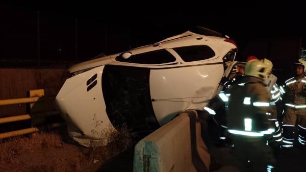 خودرو سواری در بزرگراه تهران ، قم واژگون شد، 2 کشته و 2 مصدوم