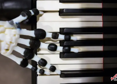 جدیدترین روبات نوازنده معرفی گردید ، اجرای ساده ترین و پیچیده ترین نت های پیانو تنها با یک اشاره