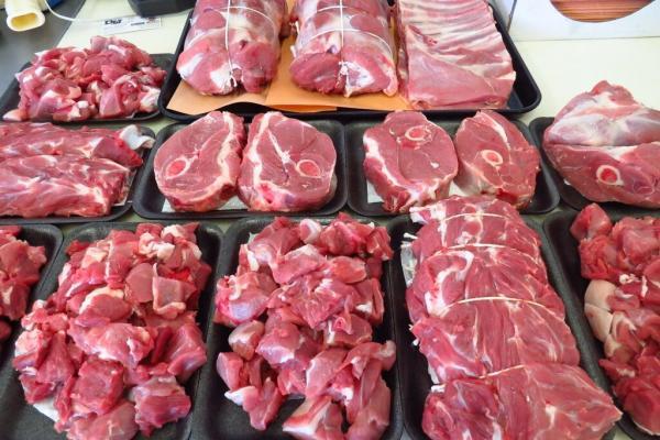 قیمت انواع گوشت گوسفندی و گوساله در بازار اعلام شد ، نیم شقه ران گوسفندی 202 هزار تومان